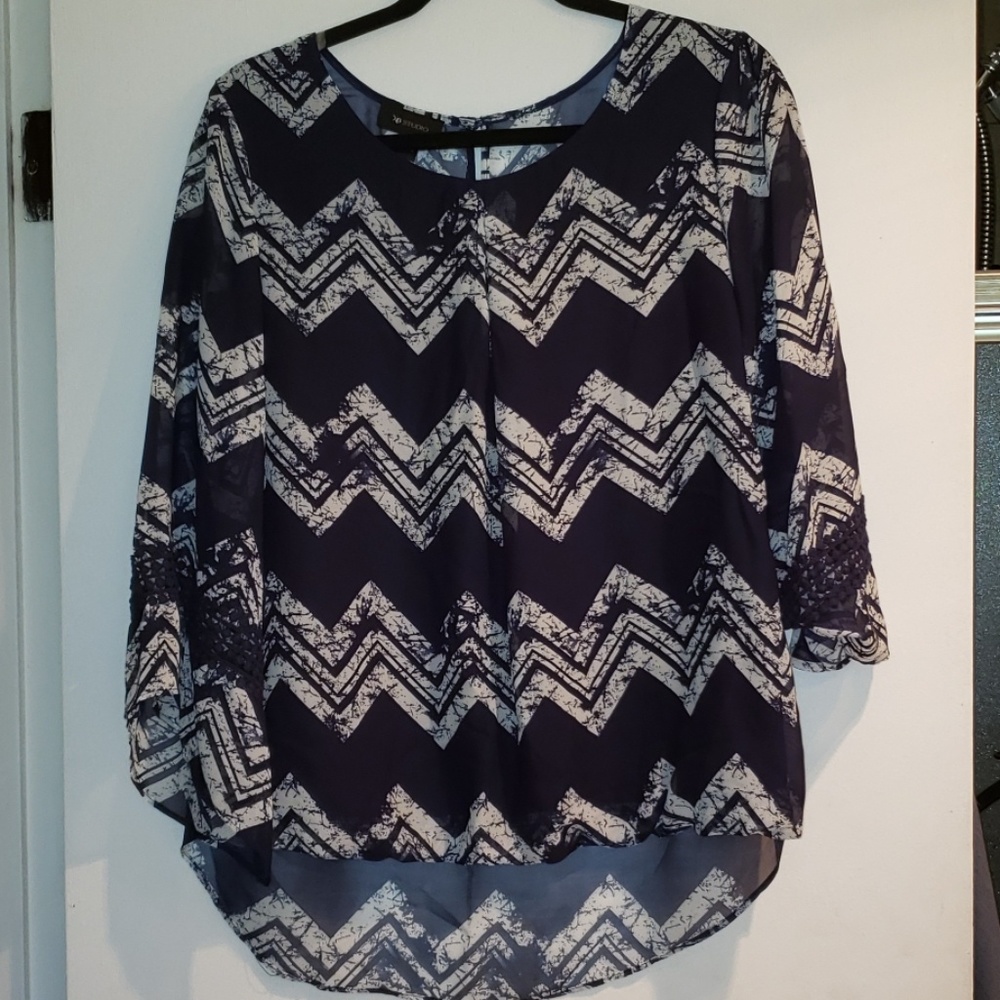 NWT chevron pattern with 3/4 sleeves